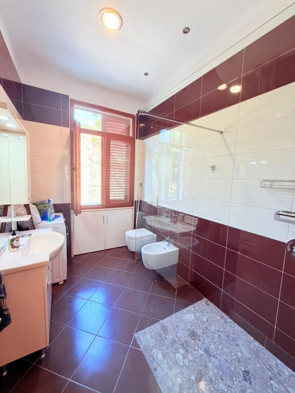 JEPET ME QERA APARTAMENT 3+2 PRANE ALBANIAN COLLEGE, DURRES