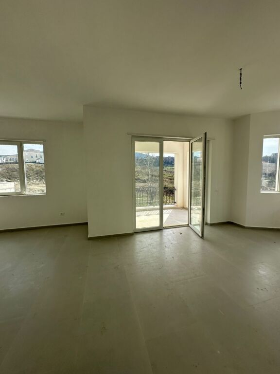 🏡 Villa su 3 Piani in Vendita – Collina Verde, vicino a TEG