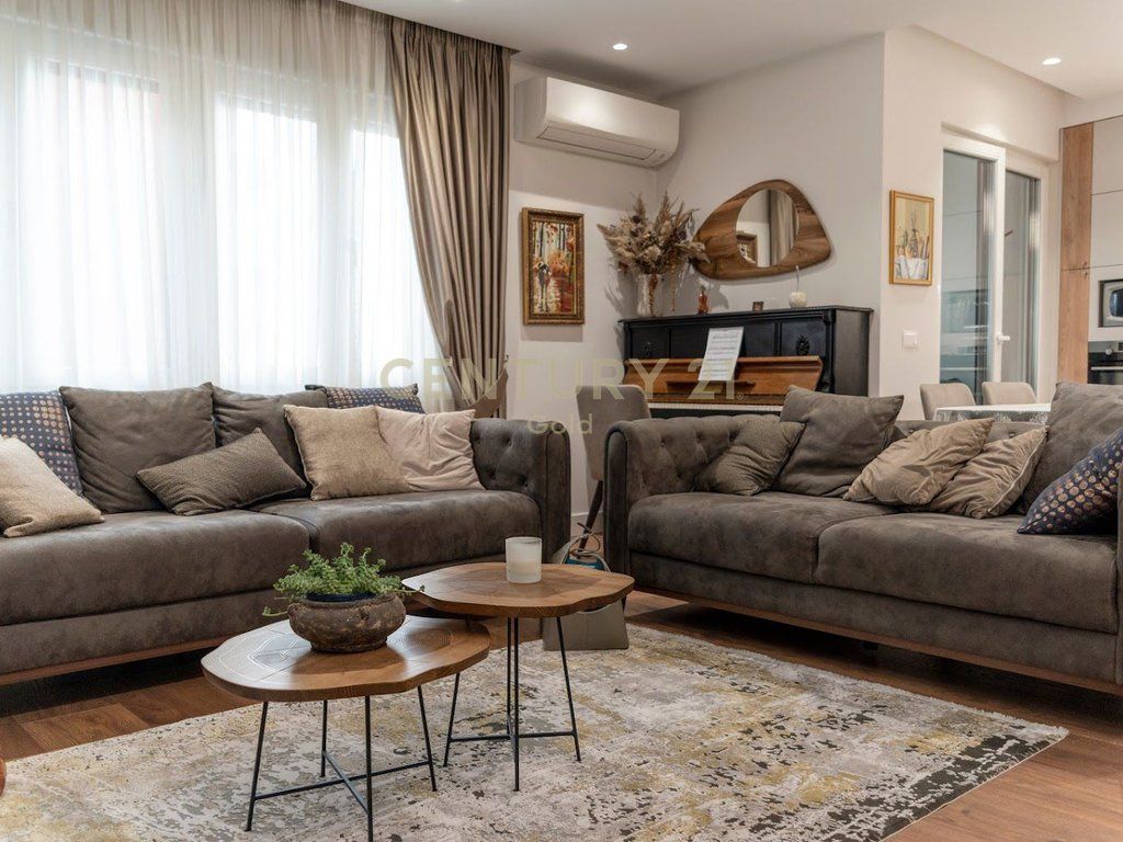 Apartament Luksoz me Qira në Zemër të Tiranës – Rruga e Barrikadave, pranë Sheshit Skënderbej 1,500 € /Muaj