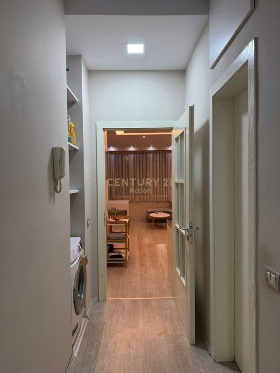 Jepet me Qira Apartament 2+1 Pazari i Ri.