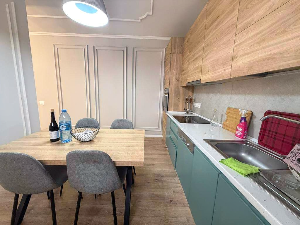 Apartament 1+1 + Post Parkimi me qira tek Medreseja