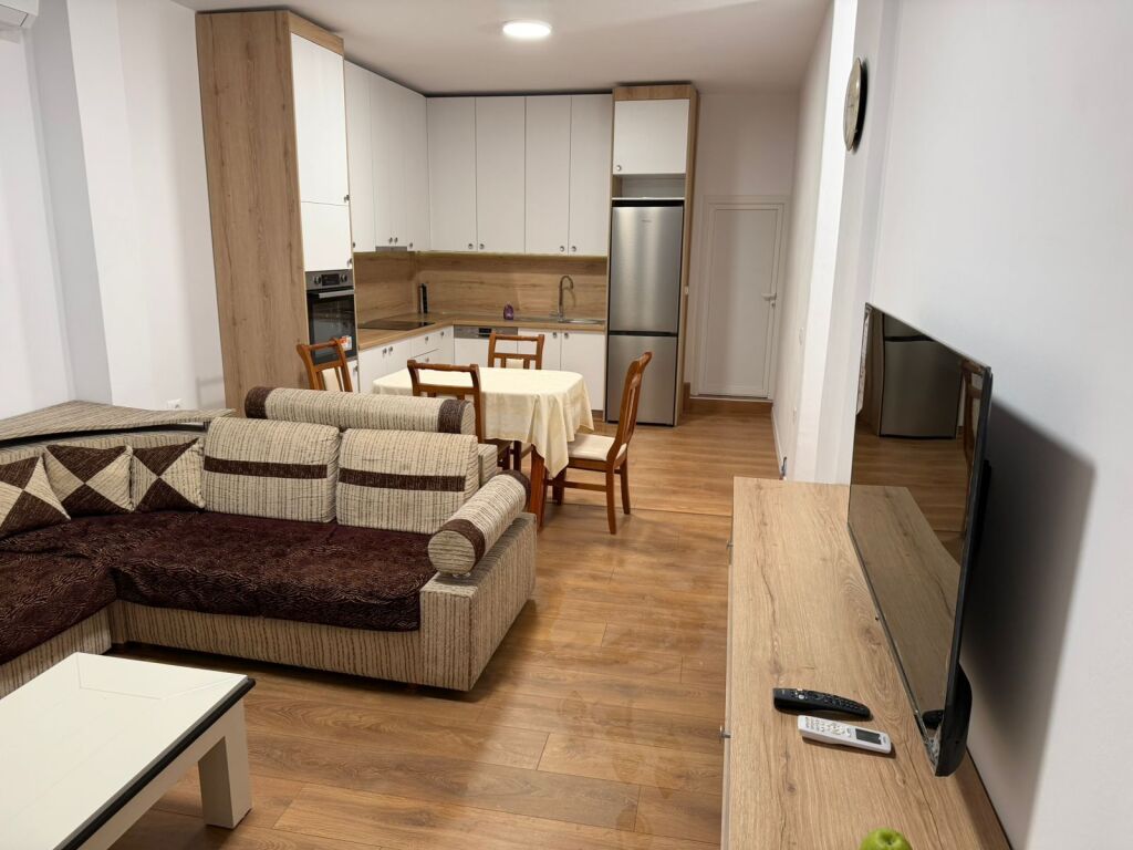 Apartament 2+1 me qira – Uzina e Autotraktorëve !