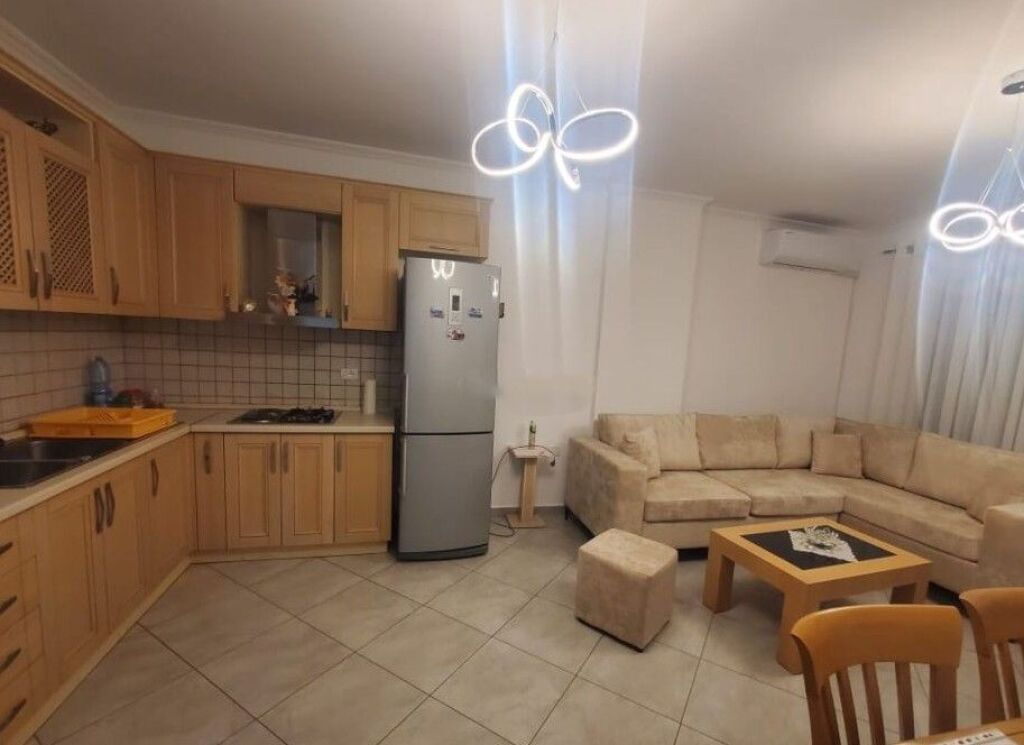 Shitet Apartament 1+1 – Rruga Jordan Misja (pranë Gener 2)