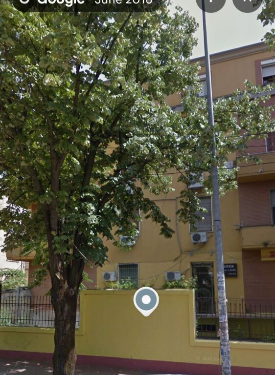 Jepet me qera  ambient  biznesi  ne zemër  te  bllokut  