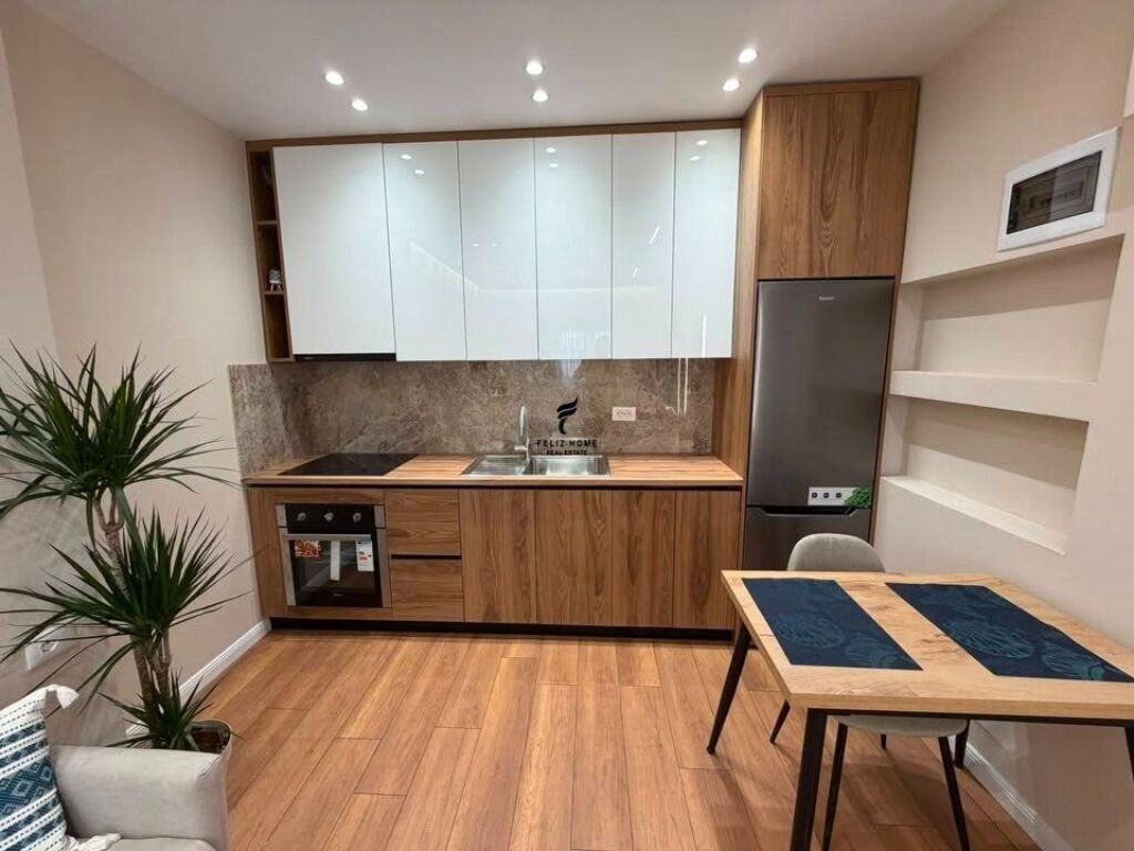 SHITET GARSONIERE 34 M2 PAZARI RI 120.000 EURO FH-81599