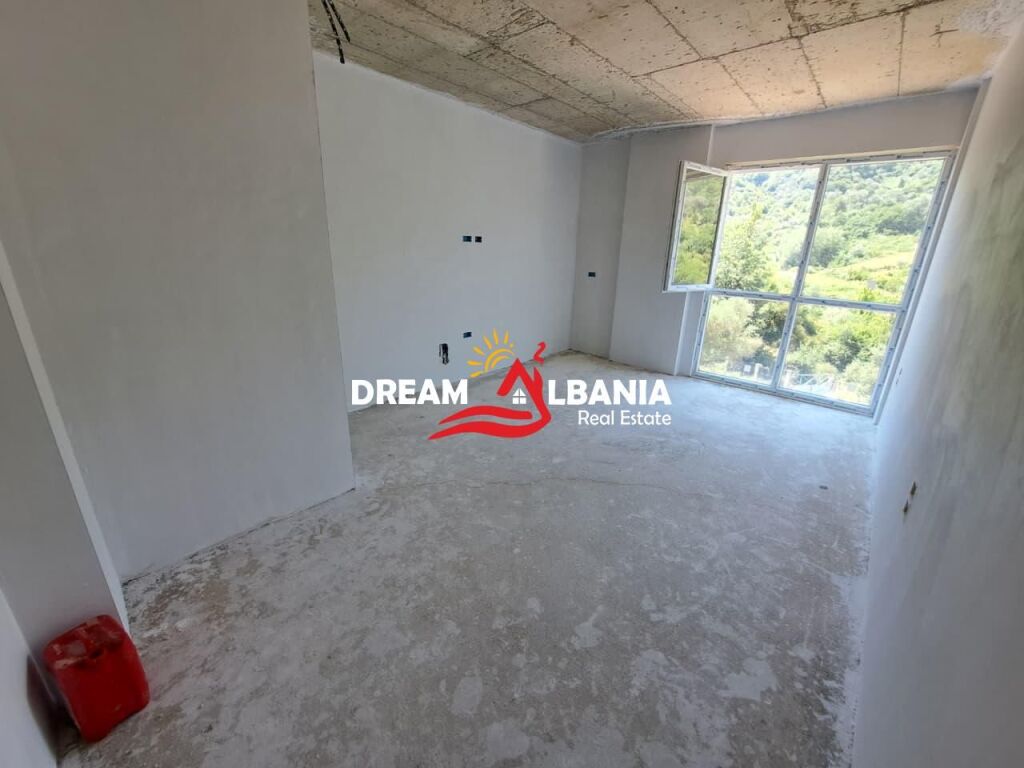Dubleks 3+1 ne shitje tek liqeni I thate prane Radisson Hotel ne Tirane (ID 5131001)
