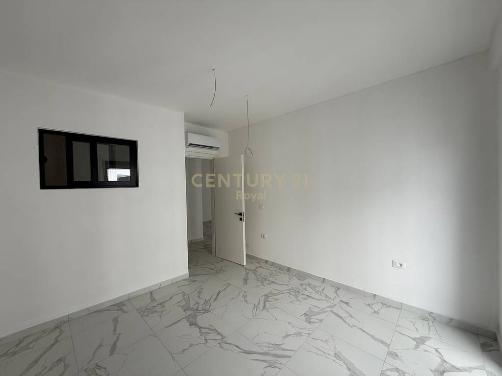 Jepet me qira ambient prane Porcelan 2