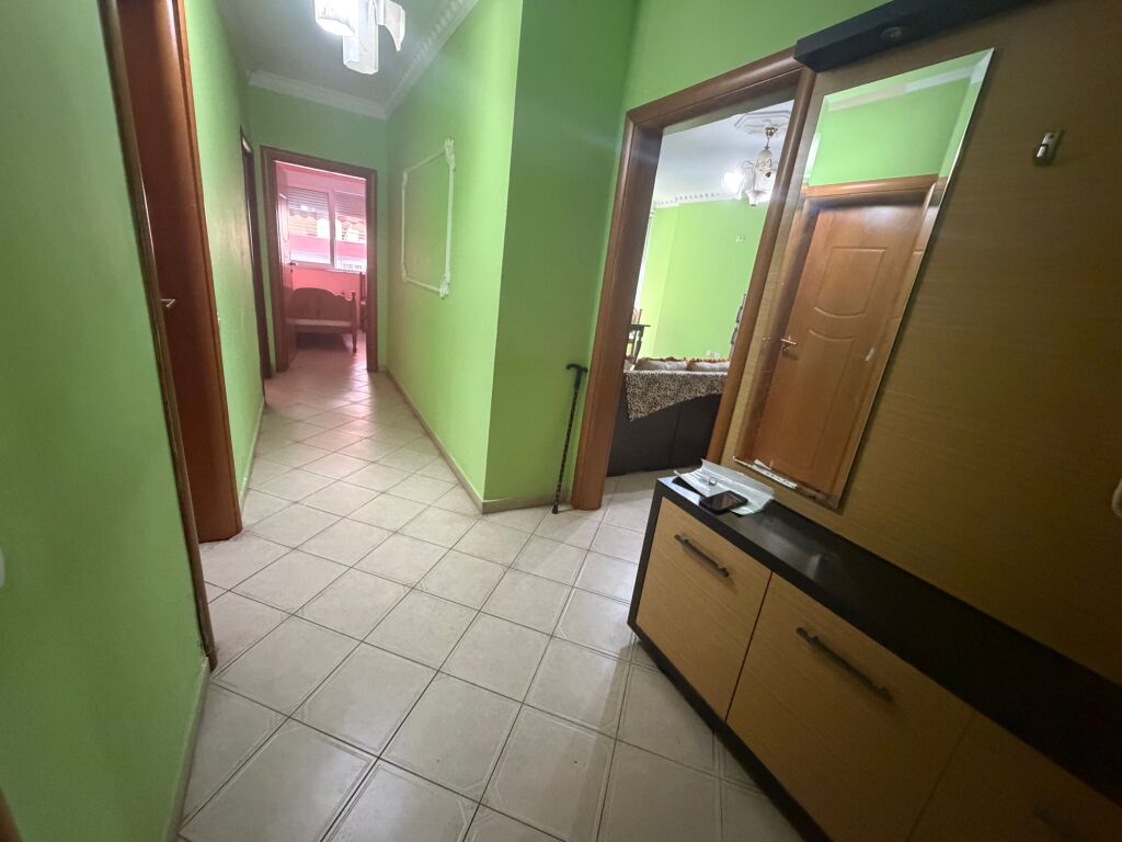 2+1, te artisti ne astir, 550 mije leke