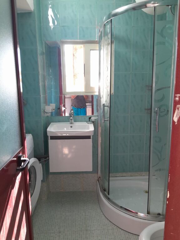 GARSONIERE ME QERA 45 M2 QENDER 60.000 LEKE FH-81500