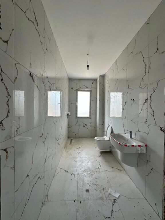 Shitet apartament 2+1+2