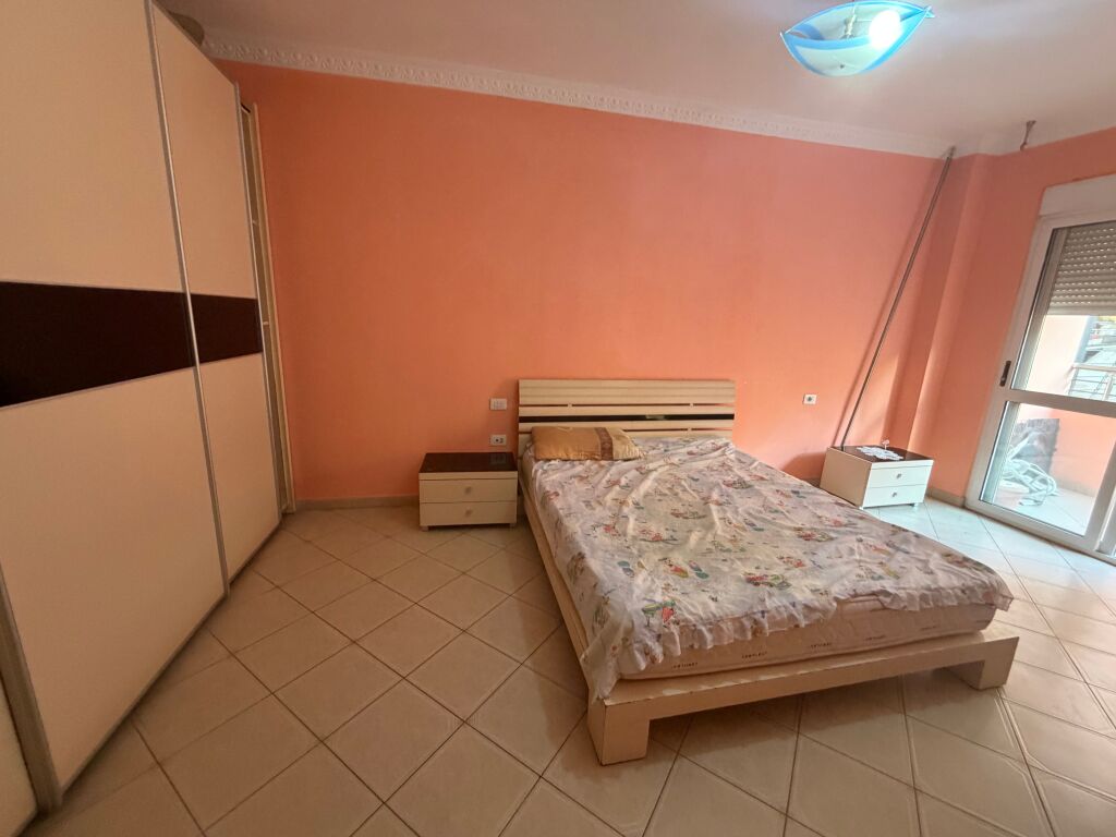 2+1, te artisti ne astir, 550 mije leke