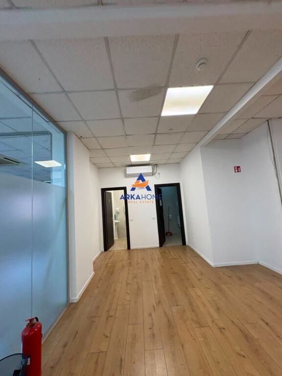 JEPET ME QERA NJESI BIZNESI 540 M2 "NE BLLOK" 7000 EURO NETO