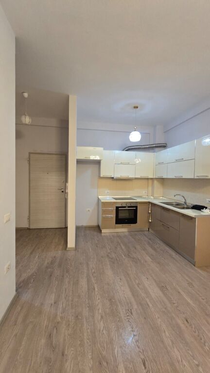 Qera | Apartament 1 + 1 | Rruga 4 Dëshmorët | 450 €/muaj