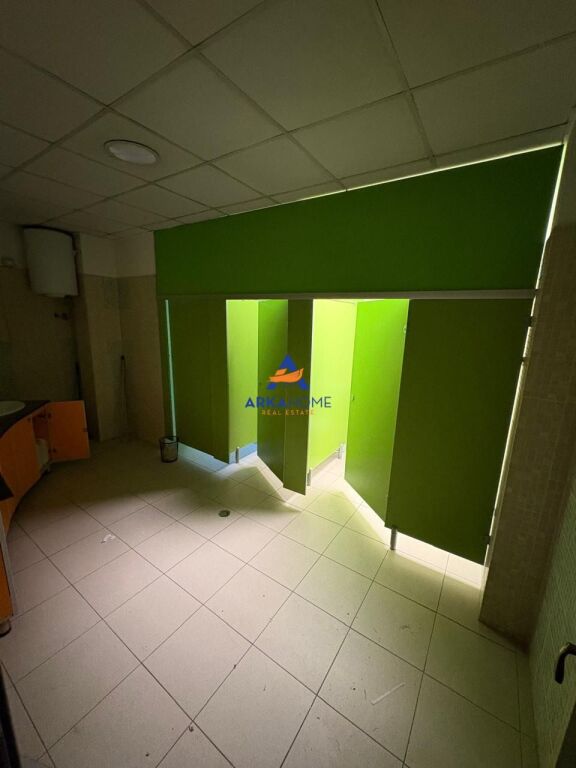 JEPET ME QERA NJESI BIZNESI 330M2 "LSI, BLLOK" 4500 EURO NETO