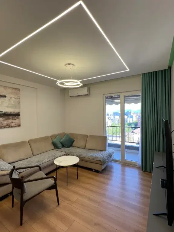 Qera | Apartament 2 + 1 | Rruga 5 Maji | 750 €/muaj