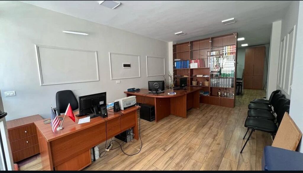 SHOP FOR SALE NEAR THE BALLET SCHOOL