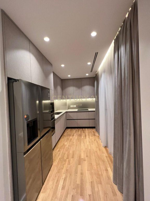 Apartament 3+1+2+Post Parkimi me qira tek Rruga e Kosovarve