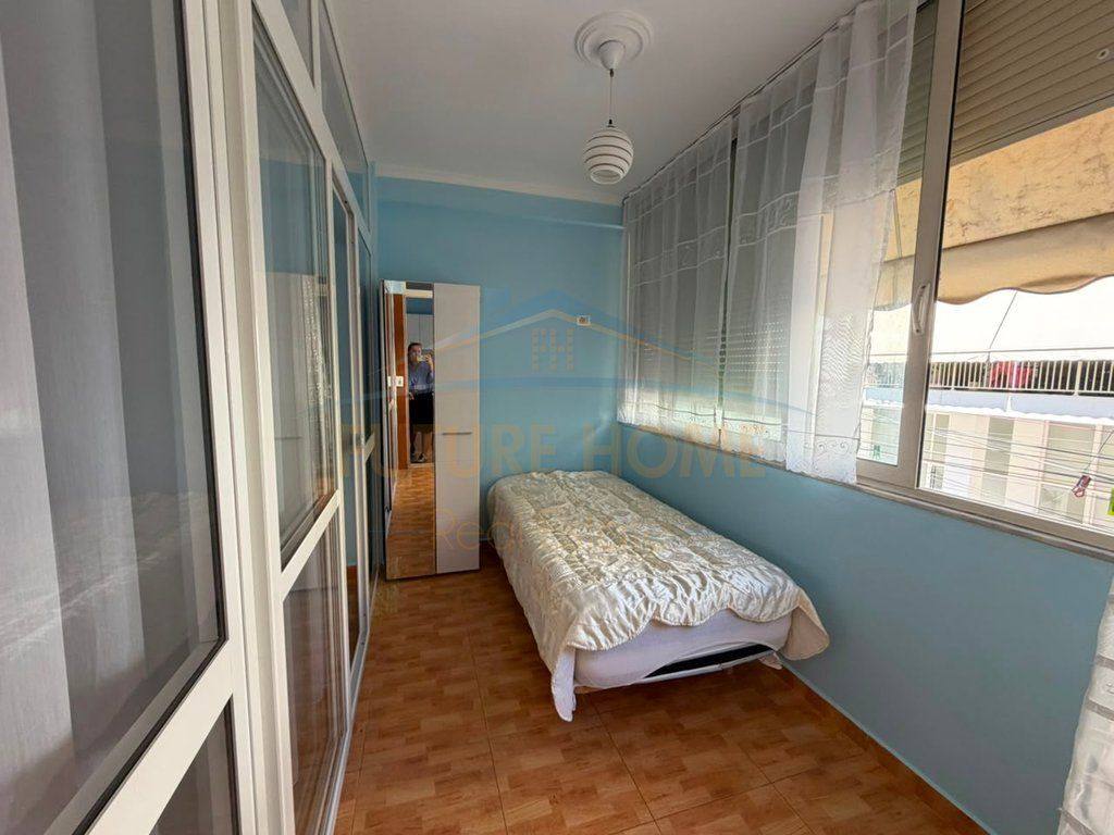 Affitto, Appartamento 1+1, Via Barrikadave, Tirana. 650 €