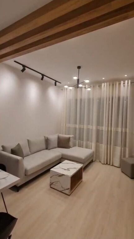 Shitet, Apartament 1+1, Shkolla e Kuqe, Tirane.