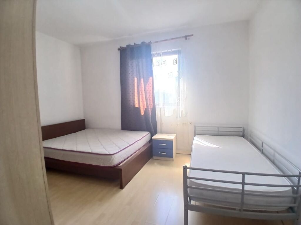 Jepet Me Qera Apartament 1+1+1 Ballkon