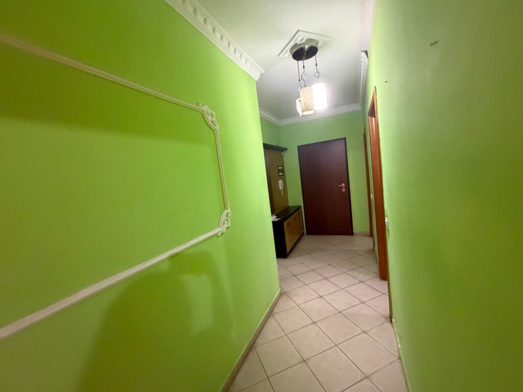 2+1, te artisti ne astir, 550 mije leke