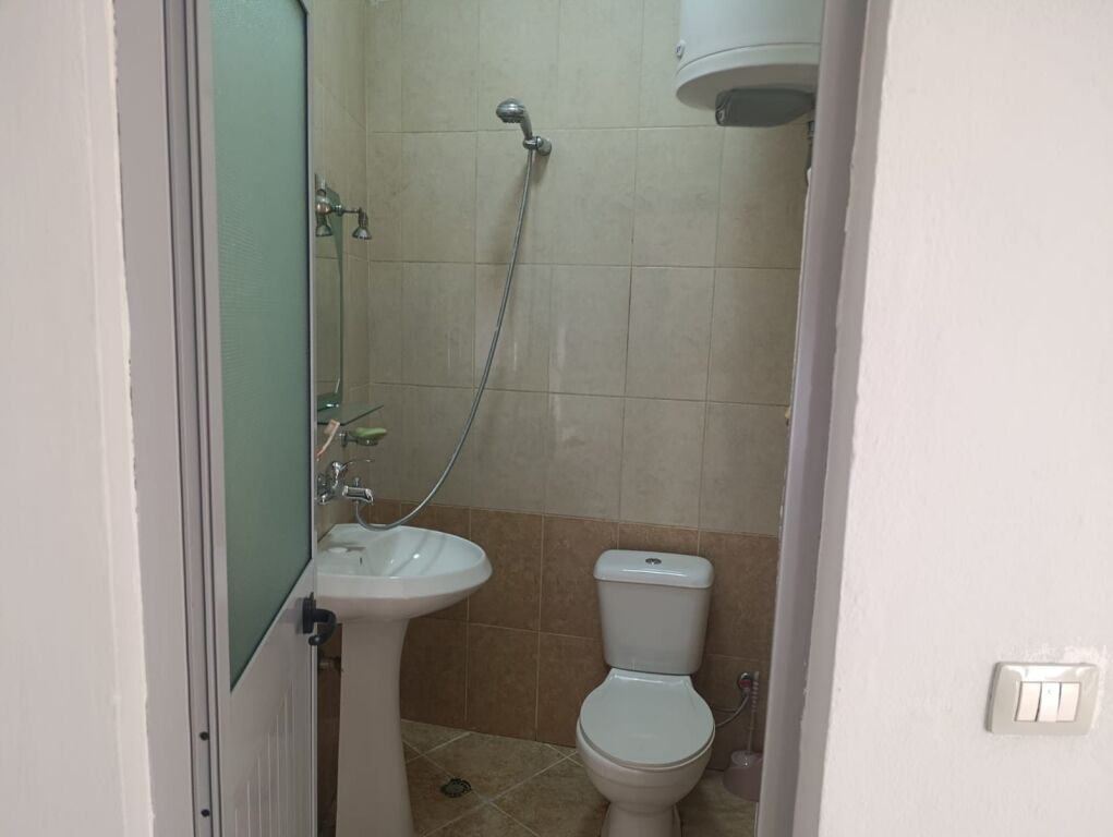 Ambient per zyra ose dyqan me qera te Prokuroria
