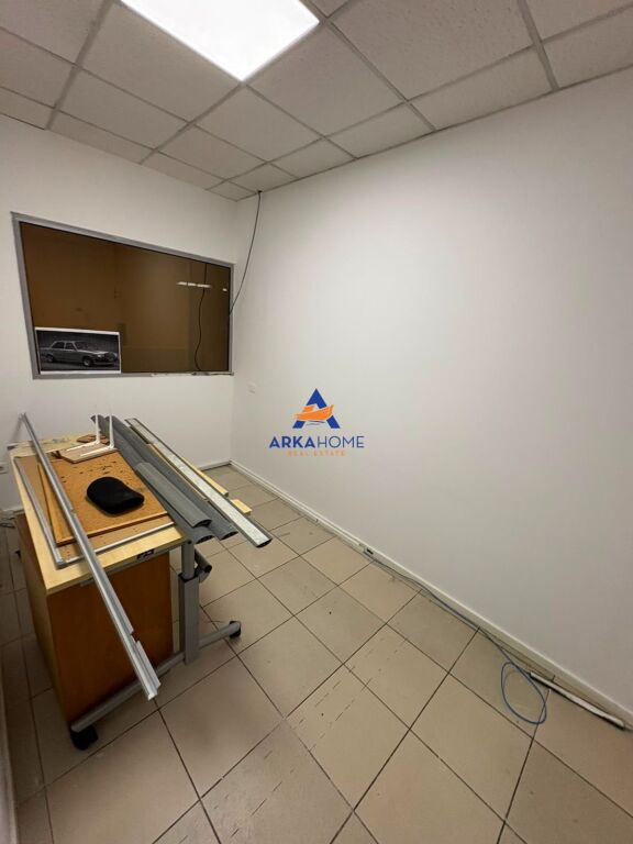 JEPET ME QERA NJESI BIZNESI 540 M2 "NE BLLOK" 7000 EURO NETO