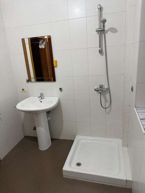 Apartment 1+1 for rent in Kamez