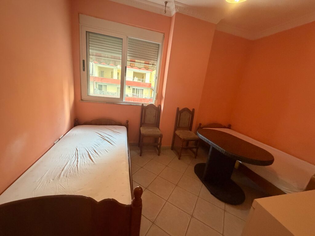 2+1, te artisti ne astir, 550 mije leke