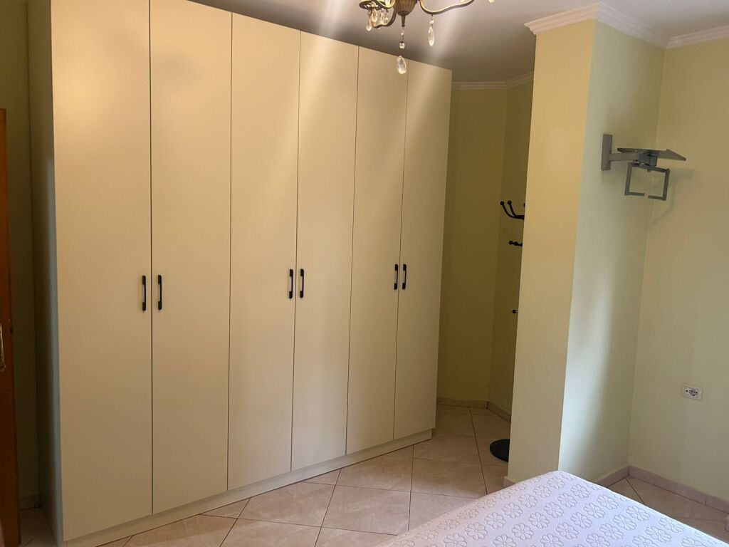 Apartament me qira ne zonen e 21 Dhjetorit (Rruga Shefqet Musaraj)