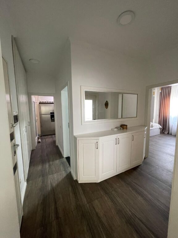 Affitto | Apartament 2 + 1 | Rruga e Kavajës | 900 €/mese