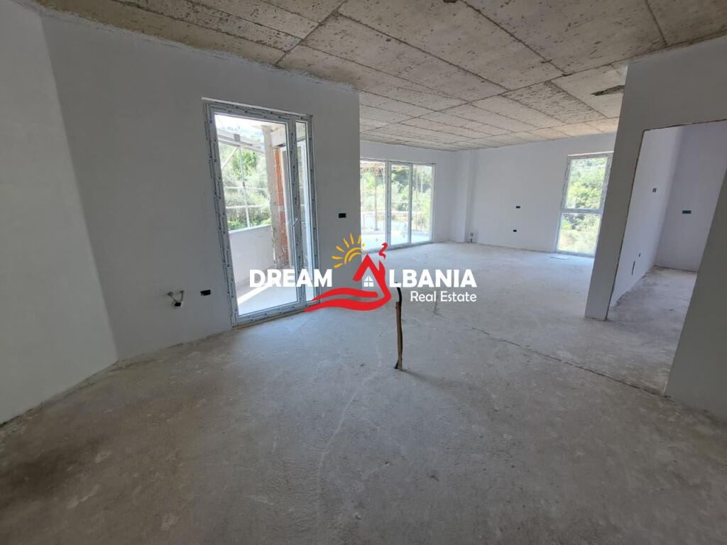 Dubleks 3+1 ne shitje tek liqeni I thate prane Radisson Hotel ne Tirane (ID 5131001)