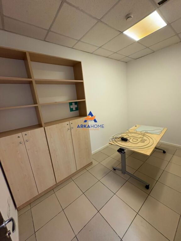 JEPET ME QERA NJESI BIZNESI 540 M2 "NE BLLOK" 7000 EURO NETO
