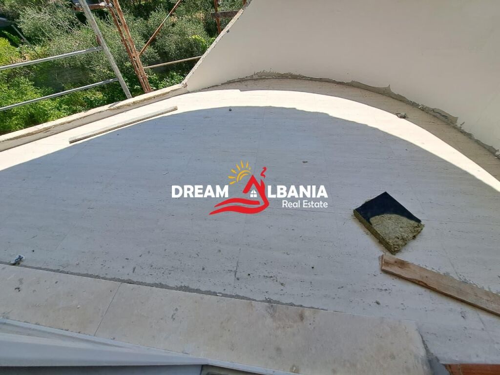 Dubleks 3+1 ne shitje tek liqeni I thate prane Radisson Hotel ne Tirane (ID 5131001)