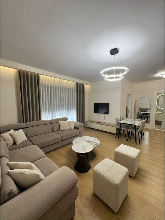 BULEVARDI I RI – JEPET ME QIRA APARTAMENT 1+1 NË KOMPLEKSIN NDREGJONI!