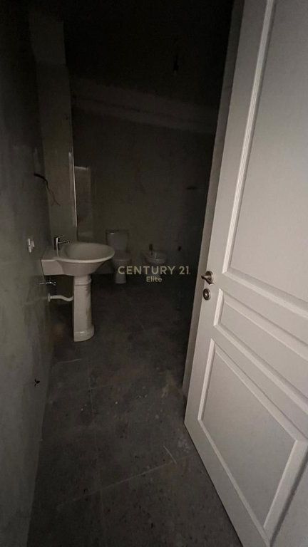 Shitet apartament 2+1 tek Kompleksi Mirabella!