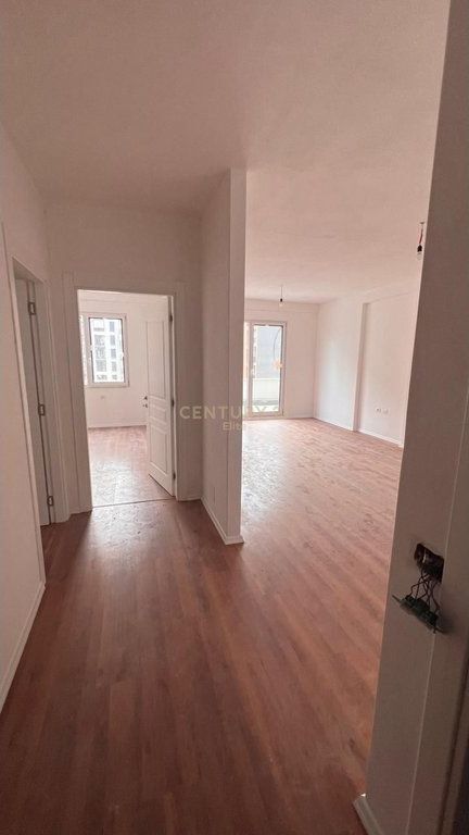 Shitet apartament 2+1 tek Kompleksi Mirabella!