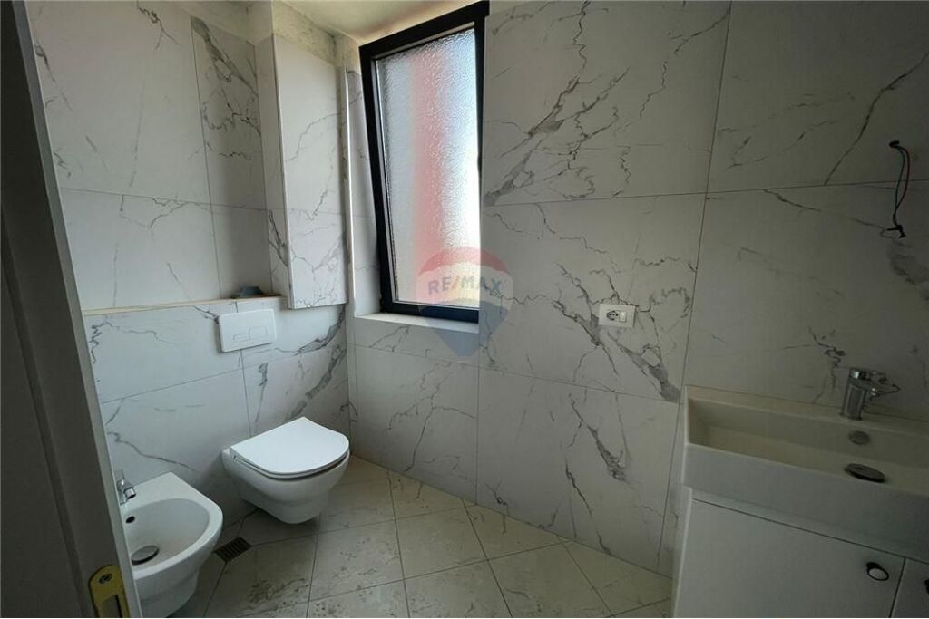 Villa su 3 piani in vendita a Kombinat    ID:530361014-46