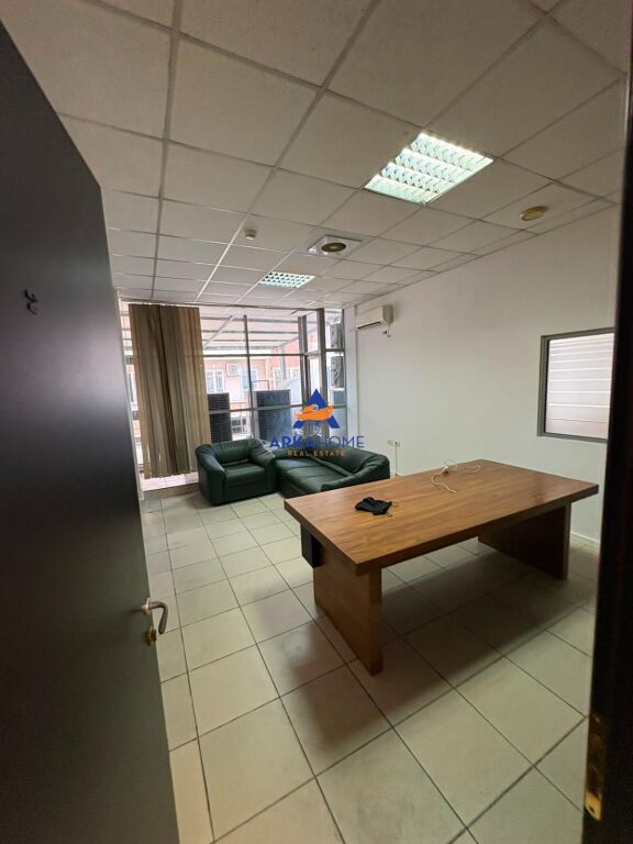 JEPET ME QERA NJESI BIZNESI 540 M2 "NE BLLOK" 7000 EURO NETO