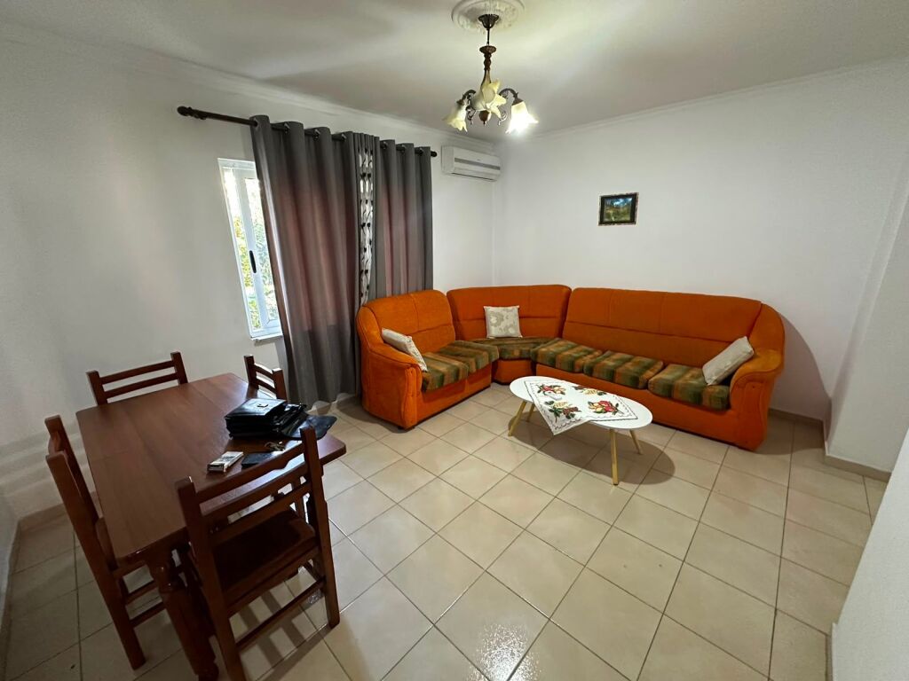 Jepet Me Qera Apartament 2+1+1 Ballkon