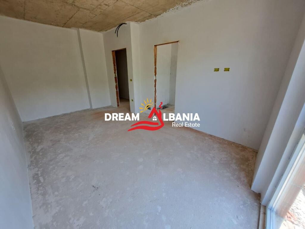 Dubleks 3+1 ne shitje tek liqeni I thate prane Radisson Hotel ne Tirane (ID 5131001)