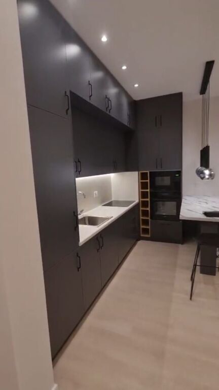 Shitet, Apartament 1+1, Shkolla e Kuqe, Tirane.