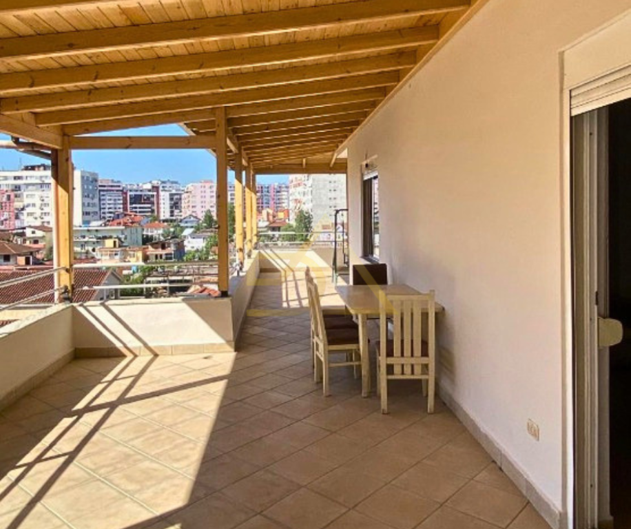 Appartamento con Grande Veranda in Vendita – Vicino alla Rotonda di Astiri, Tirana