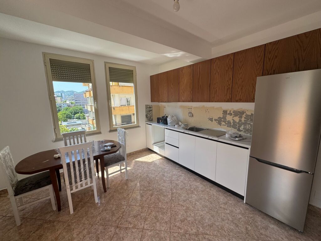 Apartament 2+1 me qira dy hapa nga Square 21