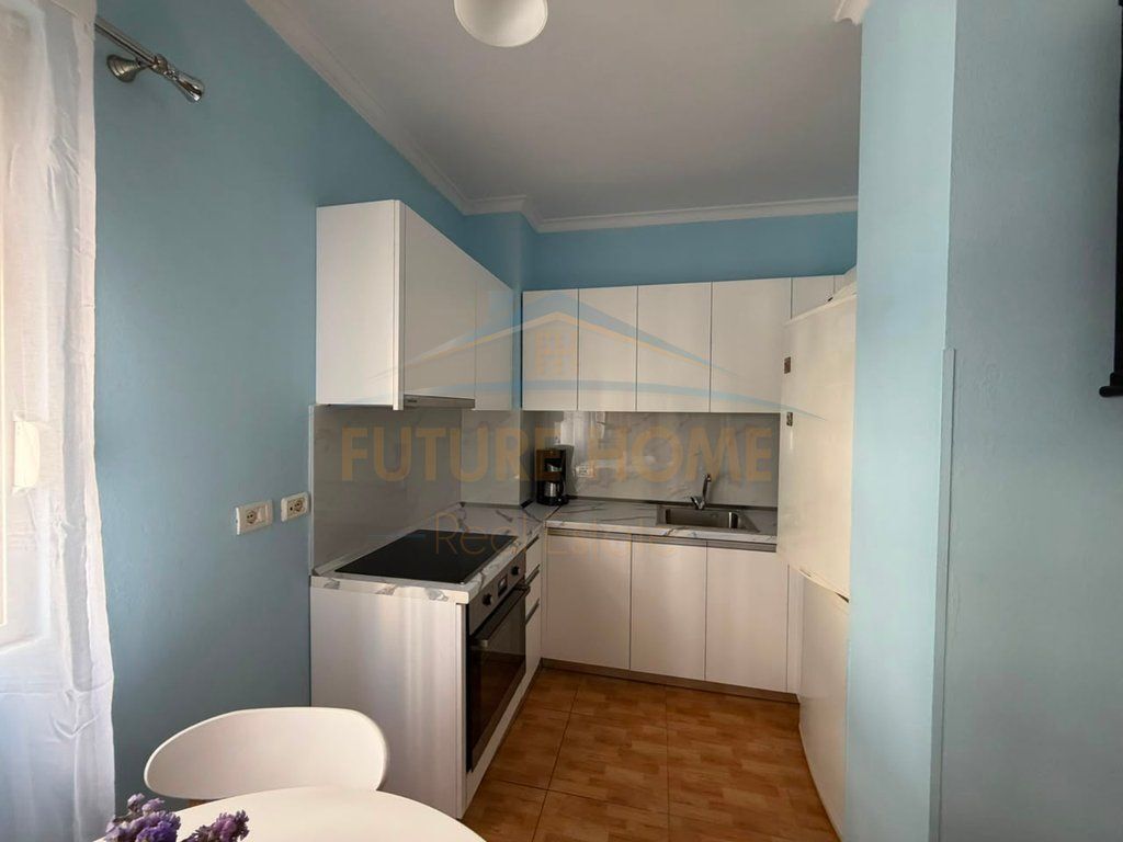 Affitto, Appartamento 1+1, Via Barrikadave, Tirana. 650 €