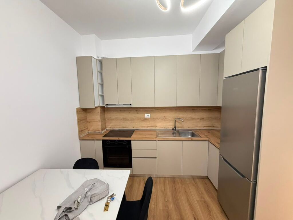 🏡 Appartamento 1+1 in affitto  📍 Posizione: Ali Demi, Complesso Kaimi💰 Prezzo: 40.000 Lek/mese