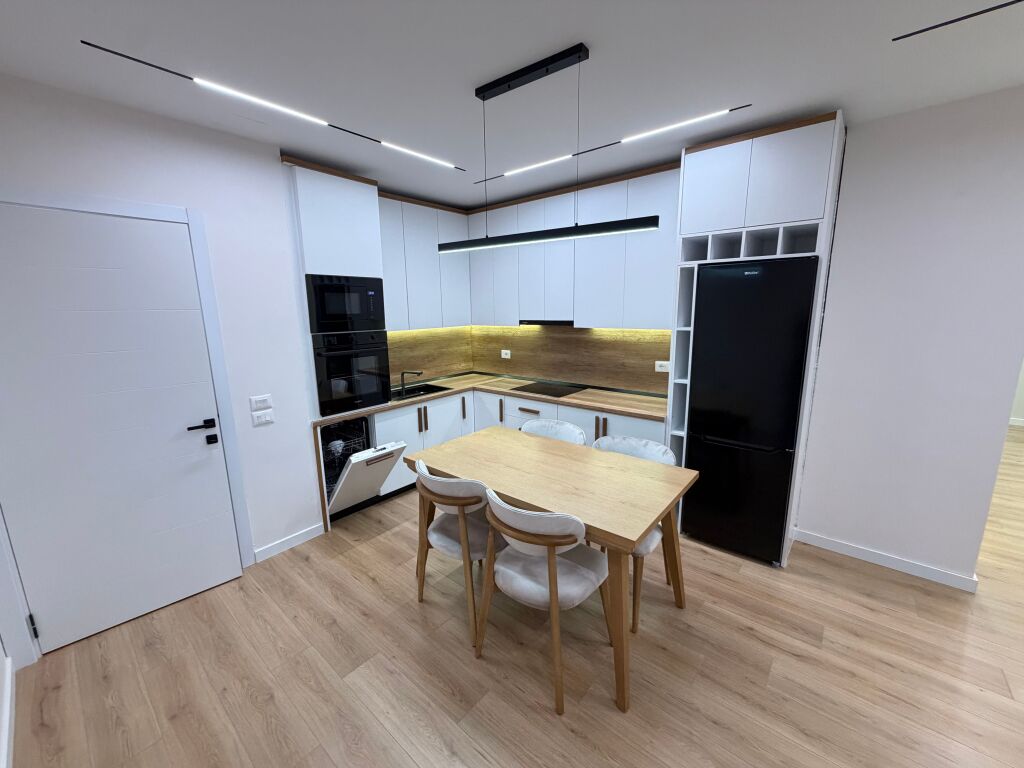 🏡 Shitet Apartament 2+1+2 – Yzberisht, tek KMY  📐 96.6 m² |   💰 Çmim  173 milion leke