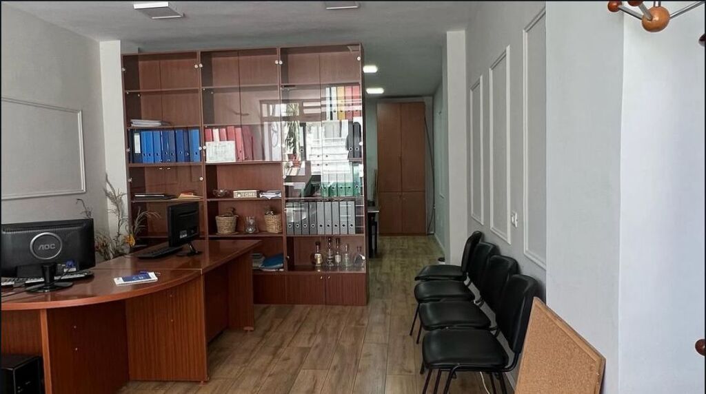 SHOP FOR SALE NEAR THE BALLET SCHOOL