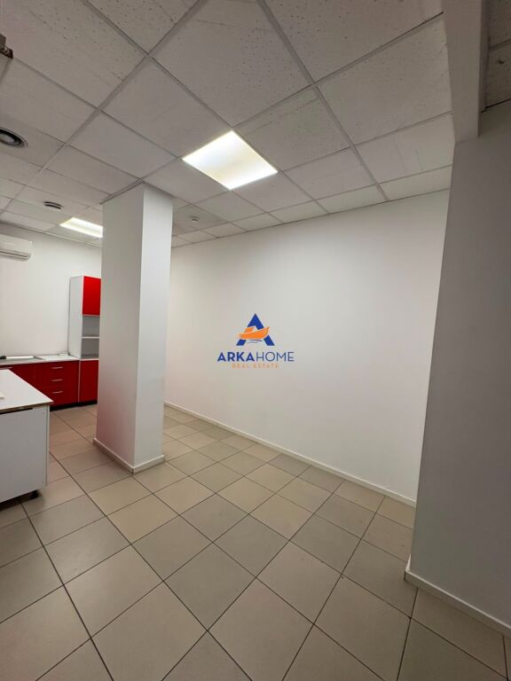 JEPET ME QERA NJESI BIZNESI 540 M2 "NE BLLOK" 7000 EURO NETO