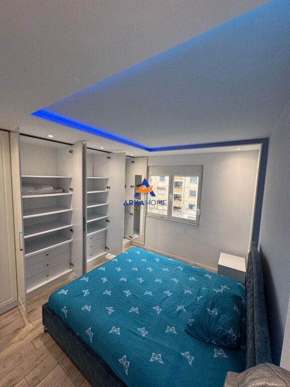 JEPET APARTAMENT ME QERA 1+1+BALLKON "PRANE HOTEL MONDIAL, 21 DHJETORI" 60.000 LEKE